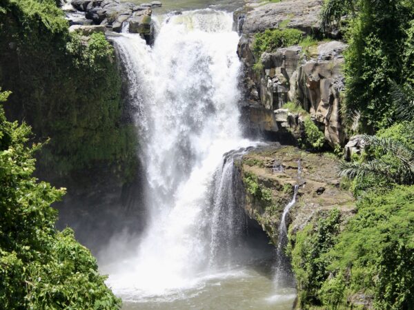 Tegenungan Waterfall - time to freshen up